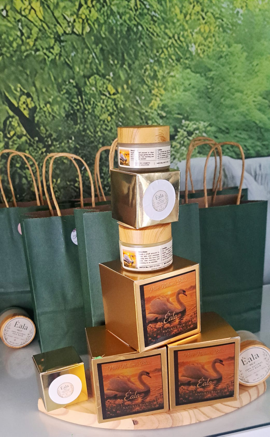 Éala Natural Balm product photograph highlighting both jar sizes